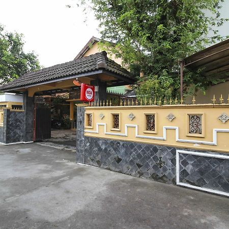 Reddoorz Near Lottemart Maguwo Hotell Yogyakarta Eksteriør bilde