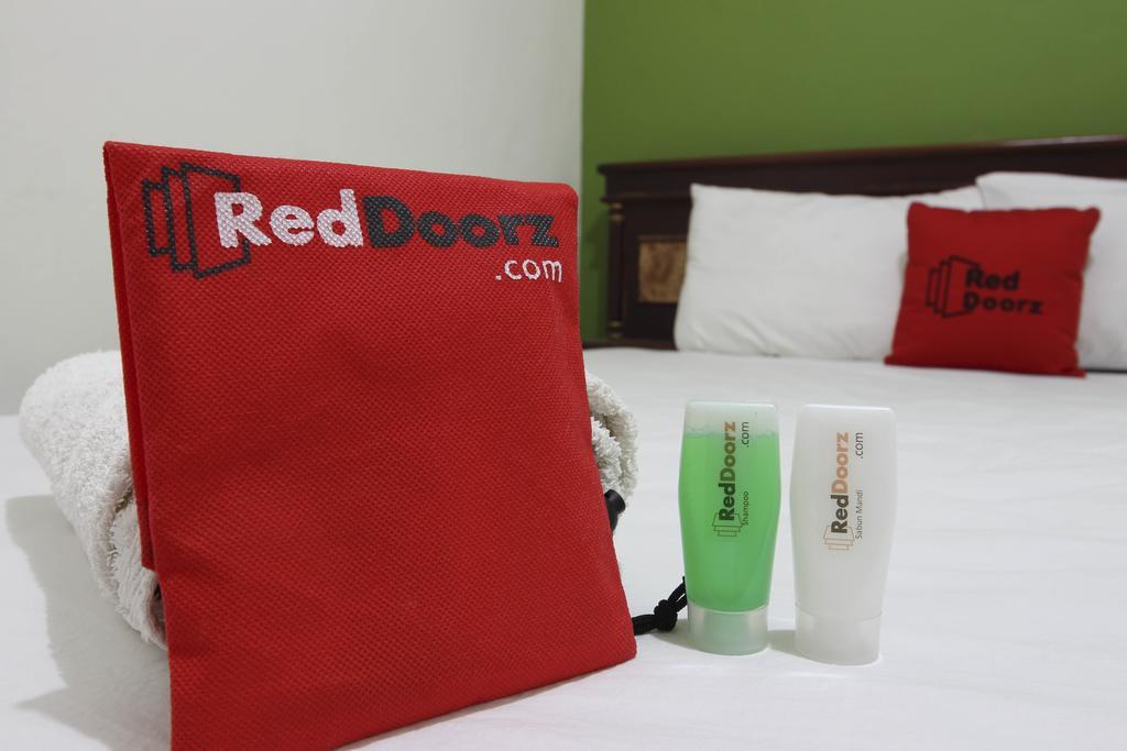 Reddoorz Near Lottemart Maguwo Hotell Yogyakarta Eksteriør bilde