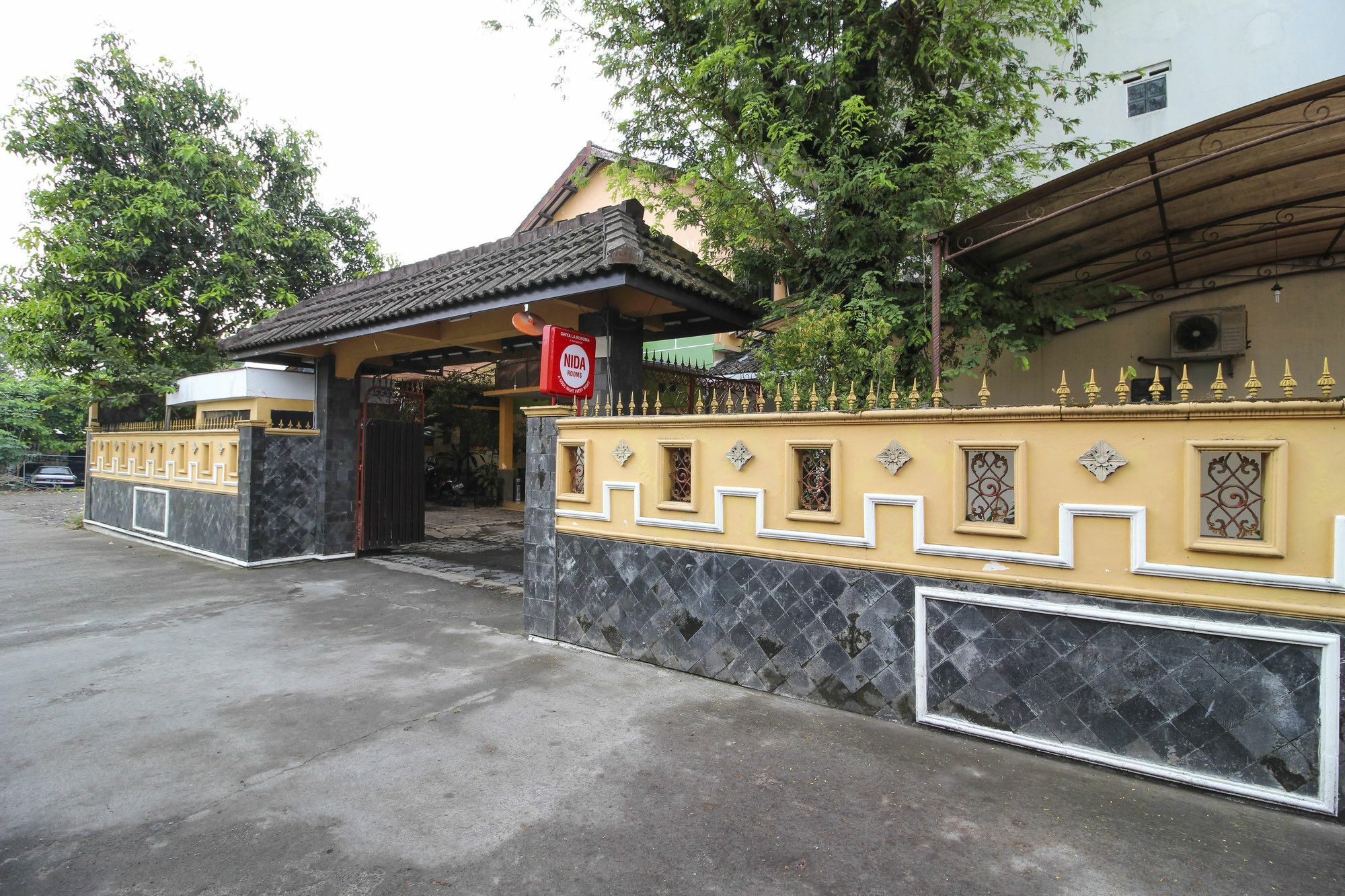 Reddoorz Near Lottemart Maguwo Hotell Yogyakarta Eksteriør bilde