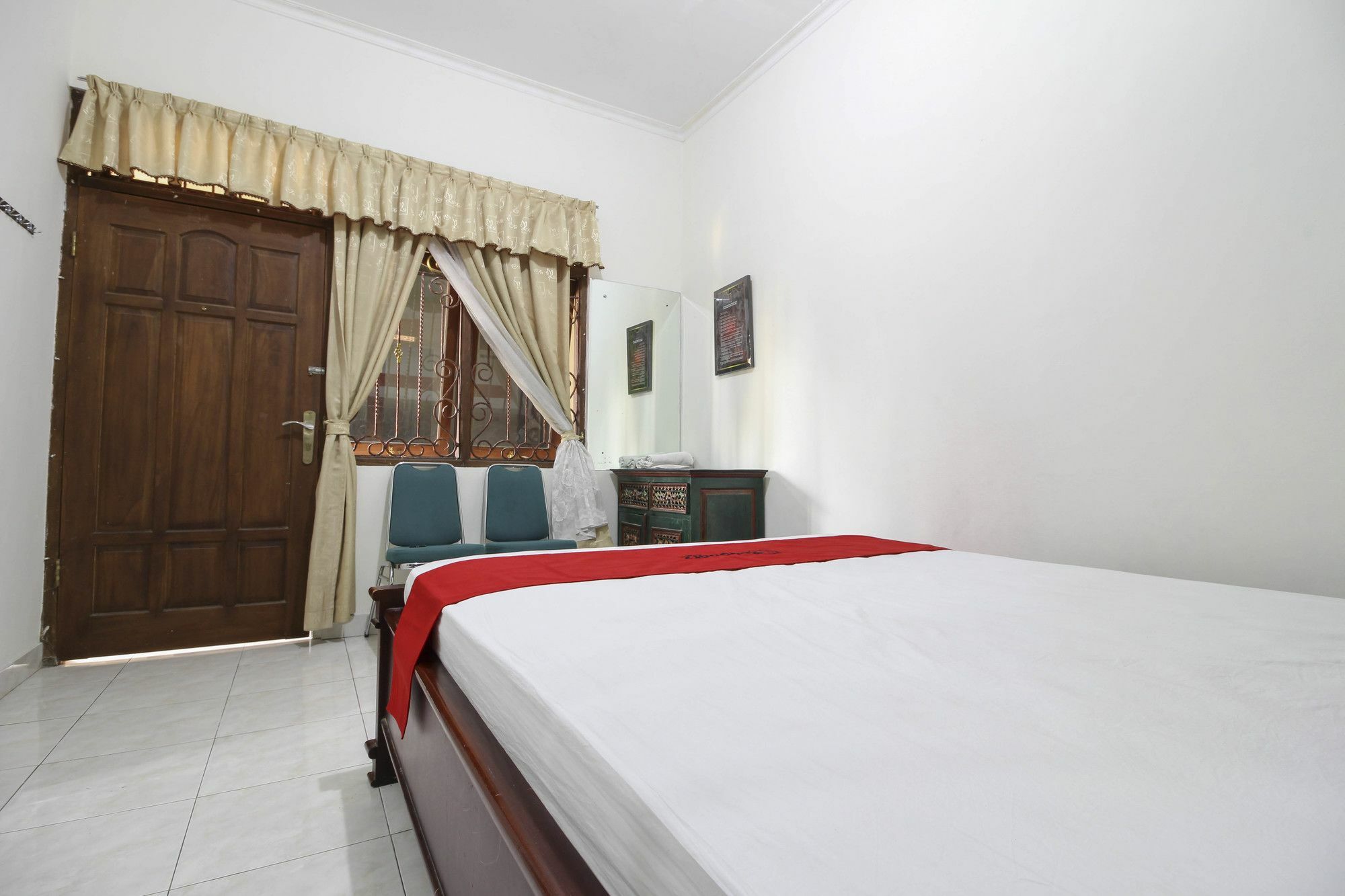 Reddoorz Near Lottemart Maguwo Hotell Yogyakarta Eksteriør bilde